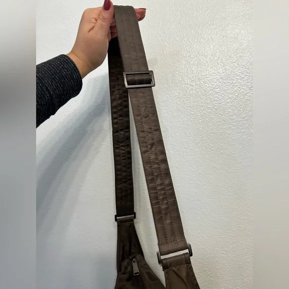 Lug Camper SE crossbody bag - Picture 9 of 16